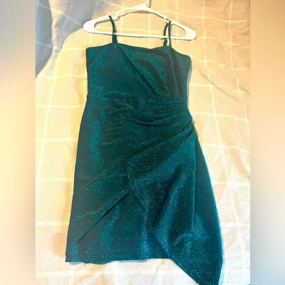 Can be worn for Christmas party or New Years! - Picture 1 of 1